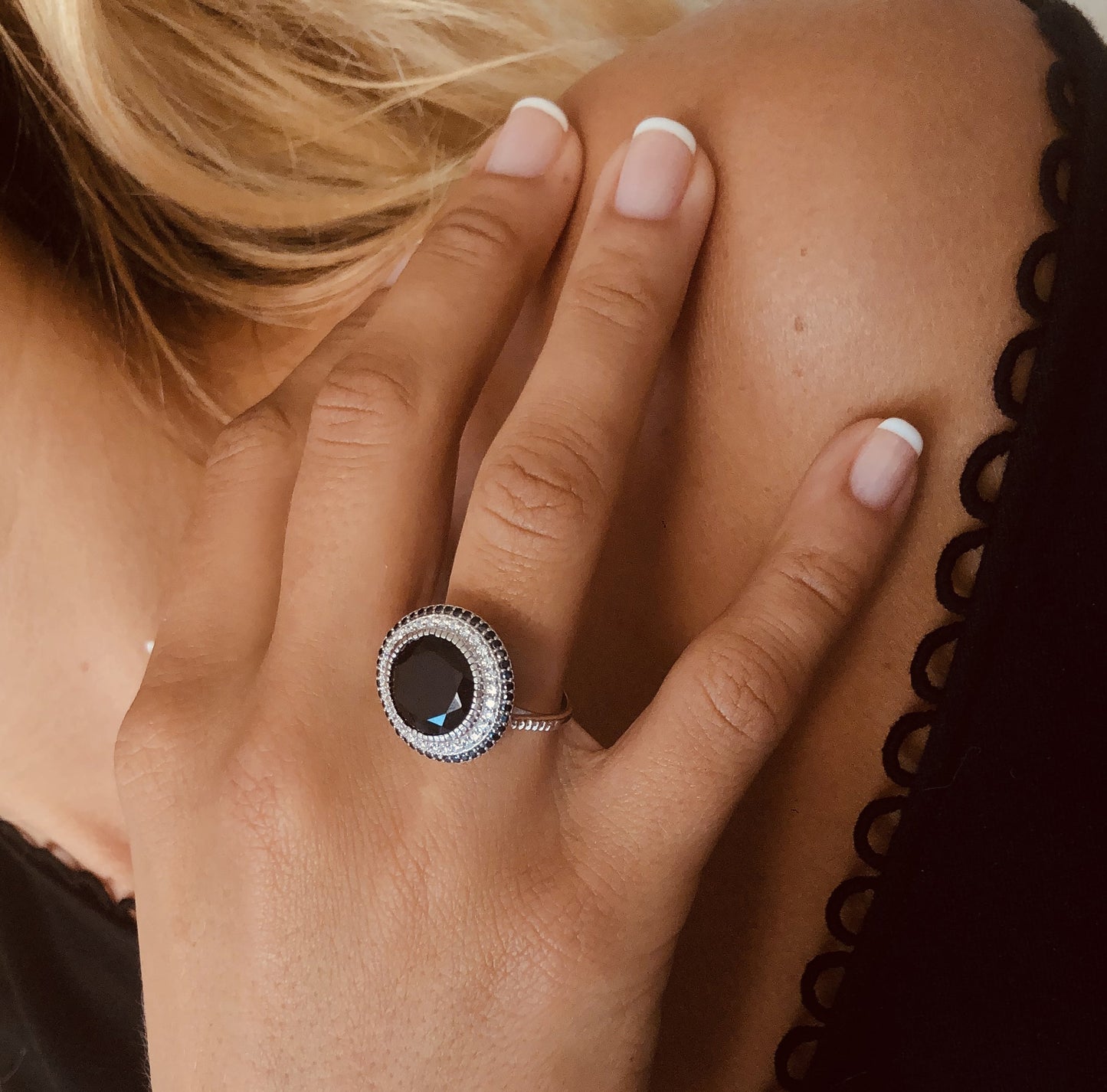 Ring Les Divines
