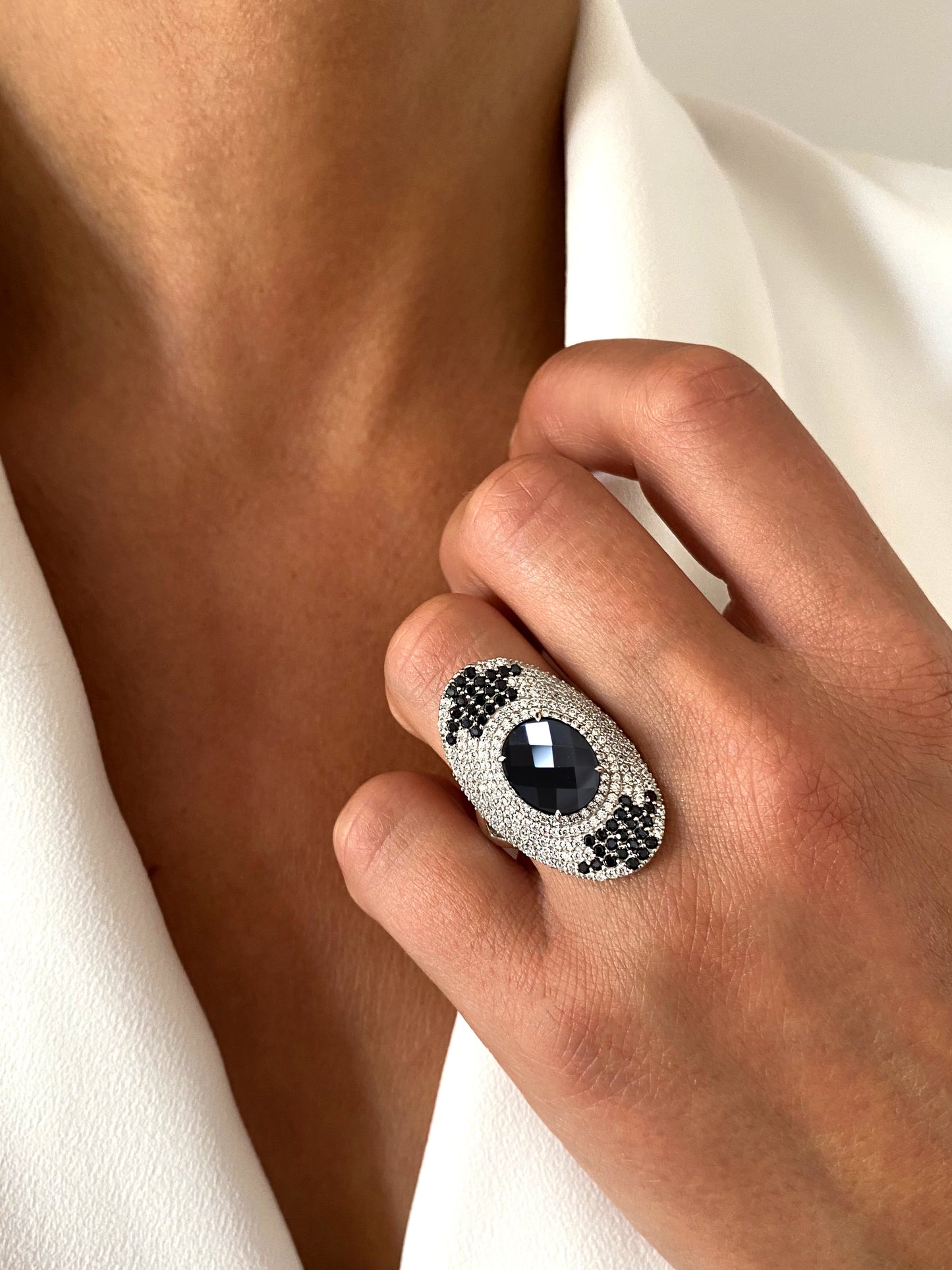 Ring Les Divines